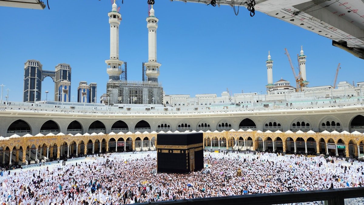 Umra safari: to'liq qo'llanma — viza, chipta, mehmonxona va tartib